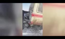 فیلم/ تصادف زنجیره‌ای چند خودرو در یخ‌بندان اردبیل