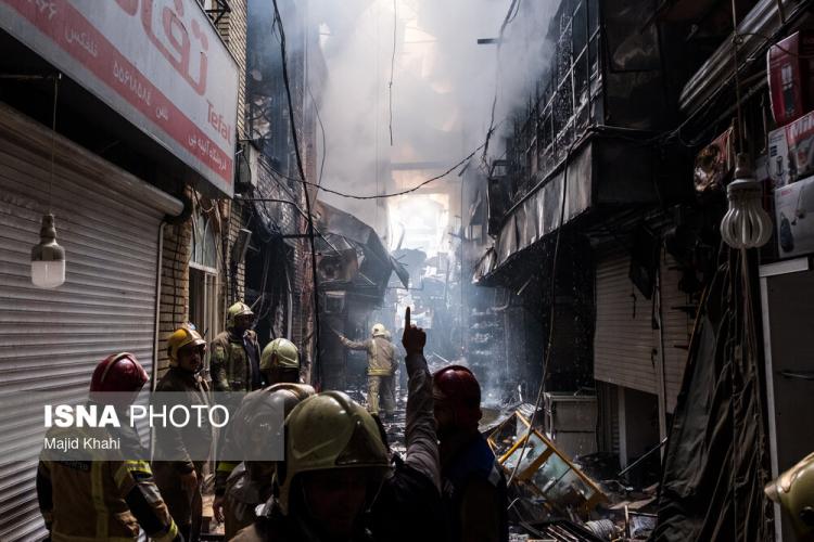 تصاویر آتش‌سوزی در بازار بزرگ تهران,عکس های آتش سوزی در بازار تهران,تصاویر آتش گرفتن بازار تهران