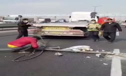 سقوط ۵ تیر چراغ برق در بزرگراه آزادگان/ سرقت پیچها علت سقوط تیرها شد