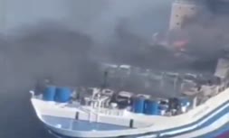 4 هزار خودروی لوکس روی آب سوختند + فیلم