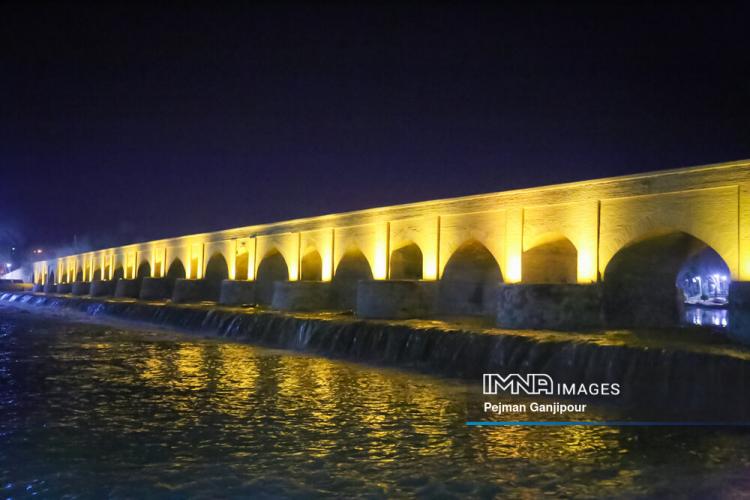 تصاویری از جریان زاینده رود در اصفهان در بهمن 1400,عکس های زاینده رود در 14 بهمن 1400,تصاویری از جاری شدن آب در زاینده رود