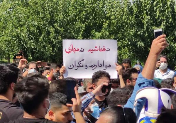 تجمع هواداران استقلال مقابل وزارت ورزش,وضعیت یزدانی و مرادمند