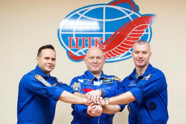 فضانوردان روس,ورود ۳ فضانورد روس به ایستگاه فضایی