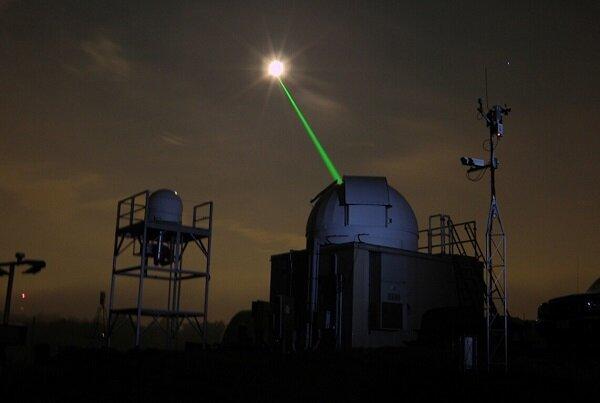 تشخیص امواج گرانشی,پرتاب لیزر به سمت ماه برای تشخیص امواج گرانشی اولیه جهان