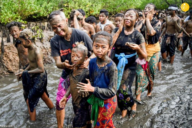 تصاویر حمام در گِل برای پاک کردن گناهان,عکس های حمام گِل در اندونزی,تصاویری از حمام گِل در کشور اندونزی