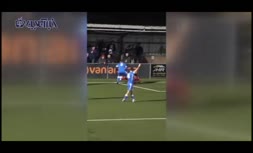 فیلم | زیباترین وعجیب ترین گل تاریخ فوتبال جهان؛ ضربه‌ای غیرقابل پیش‌بینی