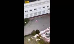 فیلم/ برافراشته شدن پرچم روسیه در شهر اودسا اوکراین