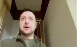 زلنسکی با انتشار ویدیو جدید از دفترش در کیف شایعات فرار را تکذیب کرد