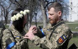 تصاویر ازدواج سربازان اوکراینی در میدان جنگ,عکس های ازدواج سربازان اوکراینی,عکس های ازدواج اوکراینی ها در میدان جنگ