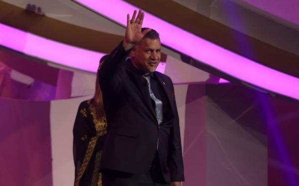 علی دایی,واکنش علی دایی به ماجرای درگیری با سفیر برای باز کردن کرواتش در مراسم قرعه کشی جام جهانی قطر