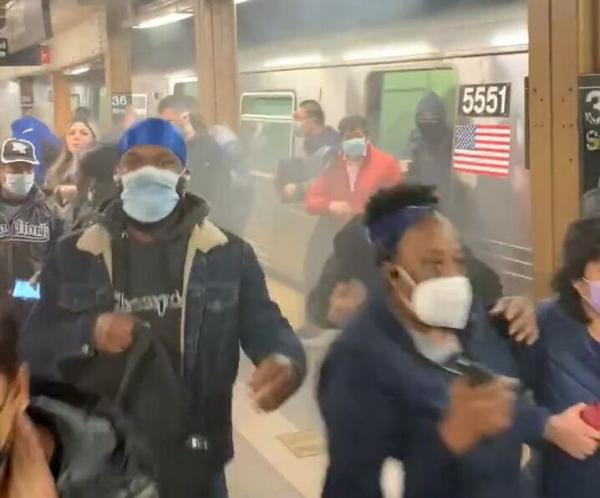 مظنون تیراندازی در متروی نیویورک,تیراندازی در نیویورک
