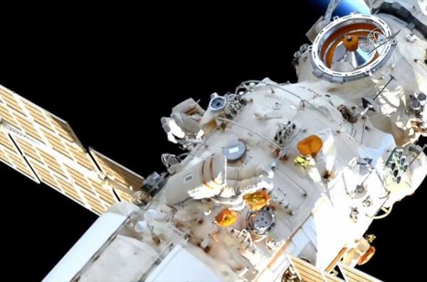 راه‌اندازی بازوی رباتیک اروپا توسط روس‌ها,پیاده روی فضایی روس ها
