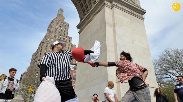 تصاویر روز جهانی مبارزه با بالش,عکس های روز جهانی مبارزه با بالش در آمریکا,تصاویری از روز جهانی مبارزه با بالش در نیویورک