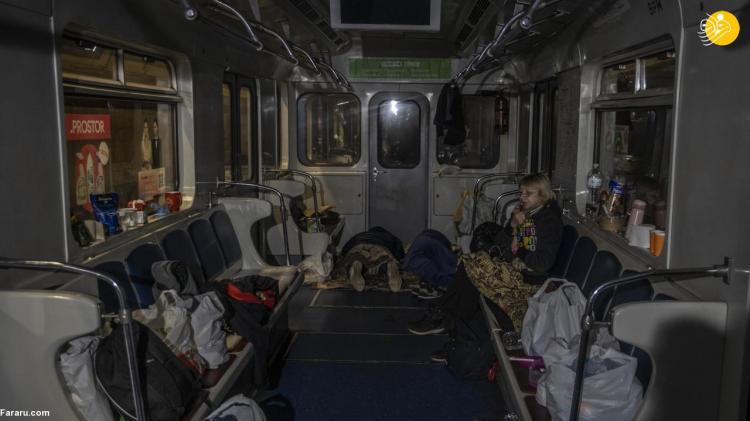 تصاویر عمیق‌ترین ایستگاه مترو جهان میزبان پناهجویان کی‌یف,عکس های پناهجویان اوکراینی,تصاویر پناهجویان اوکراین در مترو