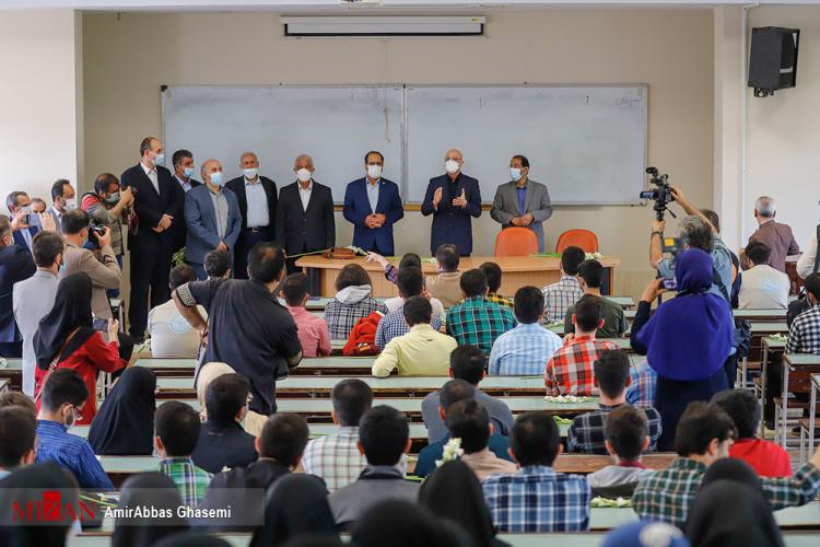 تصاویر نخستین روز بازگشایی کلاس‌های حضوری دانشگاه تهران,عکس های باز شدن کلاس‌های حضوری دانشگاه تهران,تصاویر بازگشایی دانشگاه تهران در 14 فروردین 1401