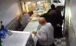 فیلم | لحظه سرقت مسلحانه ناموفق از یک طلافروشی در شوش