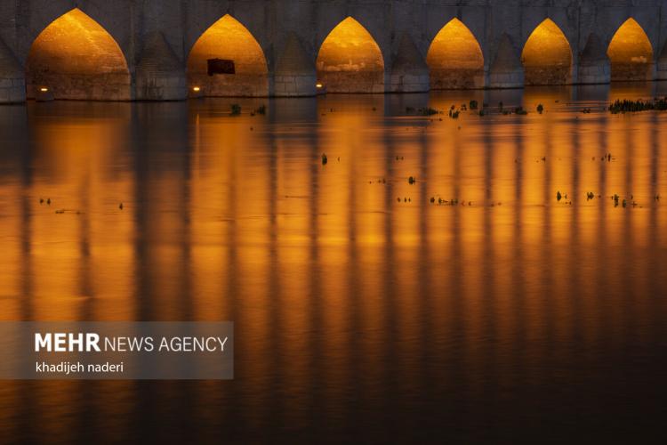 تصاویر شب‌های زیبای زاینده رود,عکس های زاینده رود در شب,تصاویری از زاینده رود اصفهان در شب