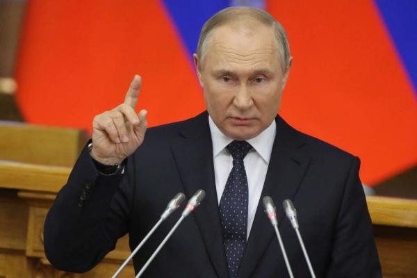 ادعای پوتین, حملات سایبری و تحریمی غرب