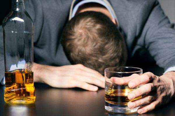 مصرف مشروب در بندرعباس,فوت در بندرعباس به علت استفاده از مشروبات الکلی