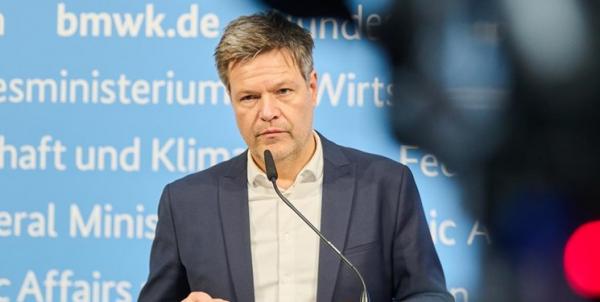 وزیر اقتصاد آلمان,قطع شدن واردات نفت خام از روسیه توسط آلمان