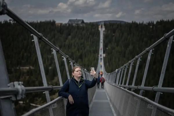 پل عابر پیاده در جمهوری چک,افتتاح متفاوت ترین پل عابر پیاده جهان در جمهوری چک