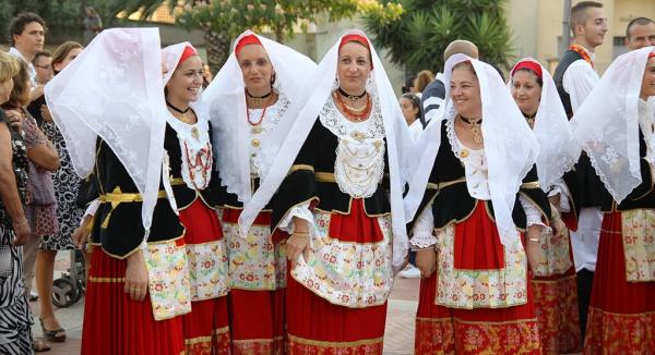 پوشش سنتی و دیدنی زنان اروپایی,پوشش زنان اروپایی