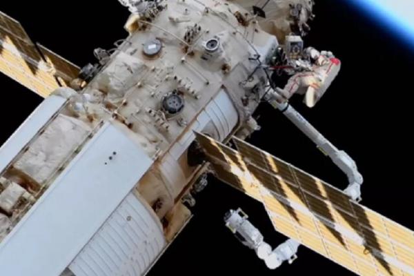 بازوی رباتیک جدید,حرکت بازوی رباتیک جدید در ایستگاه فضایی بین‌المللی