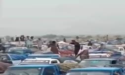 فیلم/ تجمع عجیب خودرو‌های حامل سوخت در مرز ایران و پاکستان