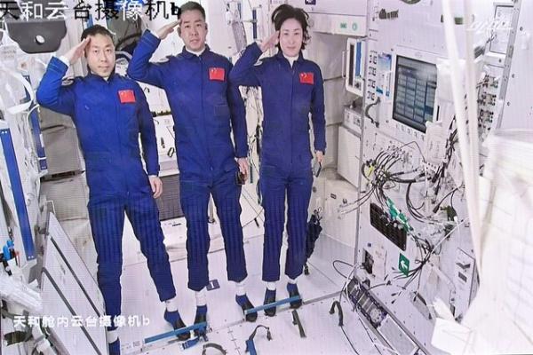 فضاپیمای ماموریت شنژو-۱۴ چین,سفر به فضا