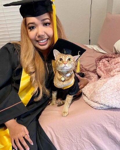 فارغ التحصیلی یک دانشجو با گربه اش,فارغ التحصیلی گربه