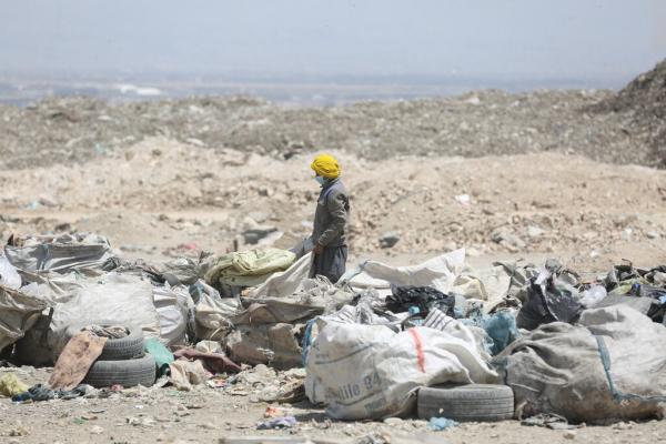 کارگری در میانه ته‌مانده‌های پایتخت‌ نشینان,جمع آوری زباله