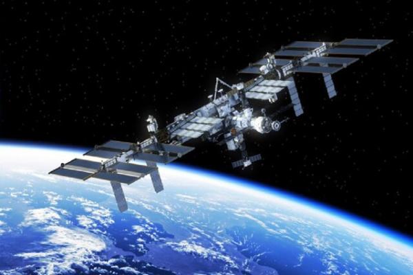 ایستگاه فضایی,آموزش فضانورد روس توسط آمریکا برای سفر به ایستگاه فضایی
