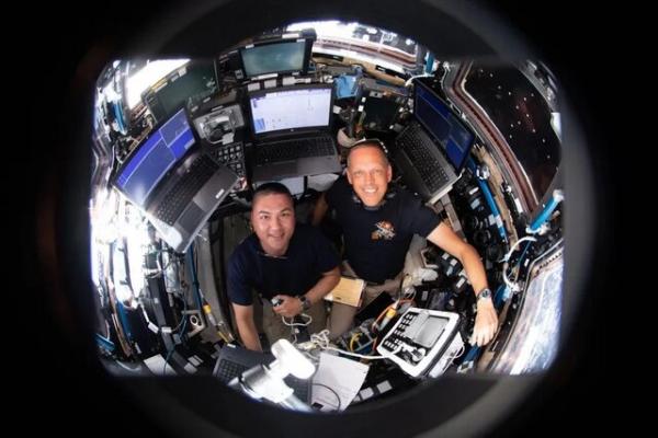 فضانوردان ماموریت اکسپدیشن,ساختارچشم