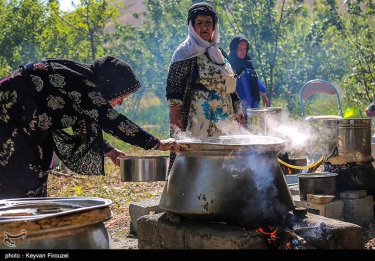تصاویر جشنواره گلاب‌گیری در روستای امروله سنندج,عکس های جشنواره گلاب گیری در سنندج,تصاویری از جشنواره گلاب گیری در امروله