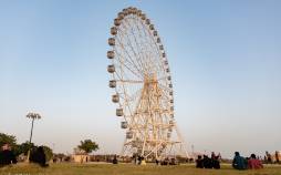 تصاویر راه اندازی بزرگترین چرخ و فلک کشور,عکس های راه اندازی بزرگترین چرخ و فلک کشور,تصاویر راه اندازی بزرگترین چرخ و فلک در بوشهر