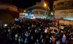 فیلم/ تجمع شبانه اعتراضی مردم آبادان در کنار متروپل با شعار مرگ بر مسئول بی‌کفایت
