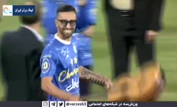 فیلم/ حضور ارسلان مطهری با 2 گیتار در جشن قهرمانی در استقلال