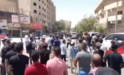 فیلم | حمله مردم عراق به خودروهای مسئولان دولتی این کشور