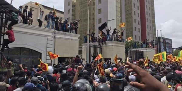 فرار رئیس جمهور سریلانکا,هجوم معترضان به اقامتگاه «گوتابایا راجاپاکسا» رئیس جمهور سریلانکا