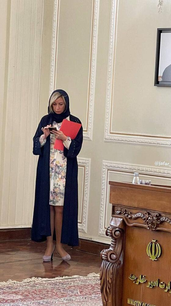 ماریا زاخارووا,پوشش جنجالی سخنگوی وزارت امور خارجه روسیه در تهران