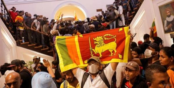 سریلانکا,استعفای نخست‌وزیر سریلانکا