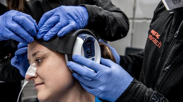 کلاهی برای سنجش علائم حیاتی,دستگاه نظارت هوشمند بر علایم حیاتی