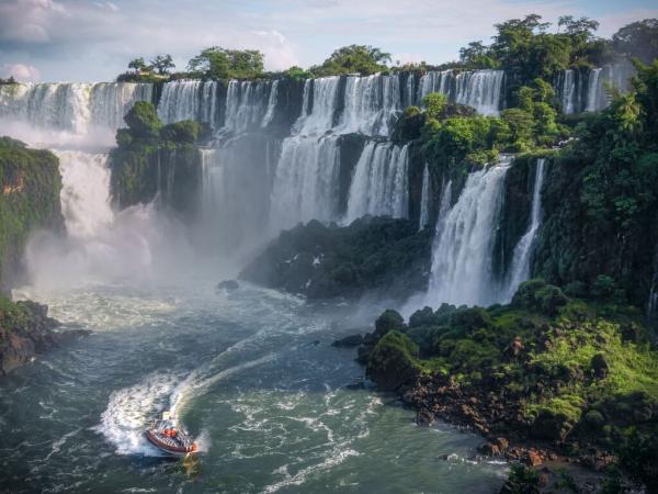 ۶ مرز آبی شگفت‌انگیز جهان,آبشار مرزی نیاگارا
