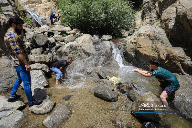 تصاویر مسافران تابستانی در گنج نامه همدان,عکس های مسافران همدان,تصاویر مسافران همدان در تابستان 1401