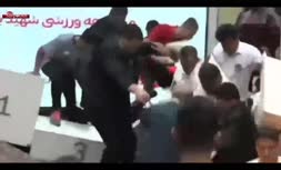 فیلم/ سقوط ناگهانی بوکسورها در جشن اهدای مدال!