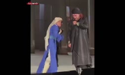 ویدئوی پربازدید از گریه طناز طباطبایی و جواد عزتی در کنسرت نمایش سی‌صد