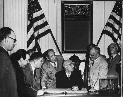 دیدار هیات مذاکره‌کننده ایرانی با اورل‌هریمن,ه پرونده خلع ید از شرکت نفت انگلیس در دیوان لاهه