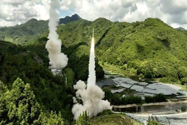 رزمایش چین در ژاپن,پرتاب ۵ موشک بالستیک چین به سمت ژاپن