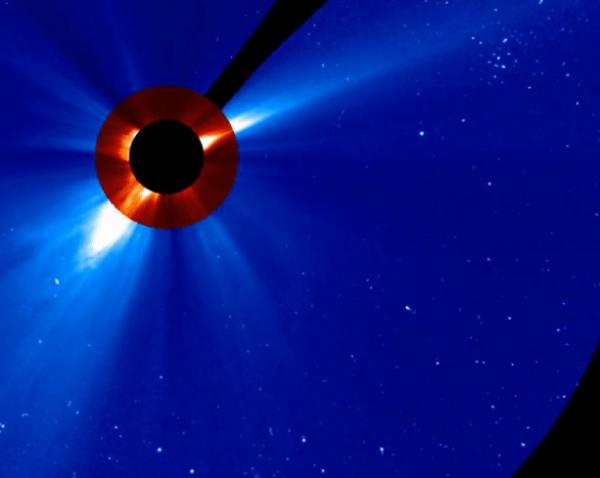 برخورد یک دنباله‌دار به خورشید,دنباله دار