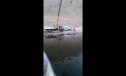 فیلم | ماجرایی عجیب در بروجن/ کشف خودروی غرق‌شده به همراه سرنشین از تالاب چغاخور